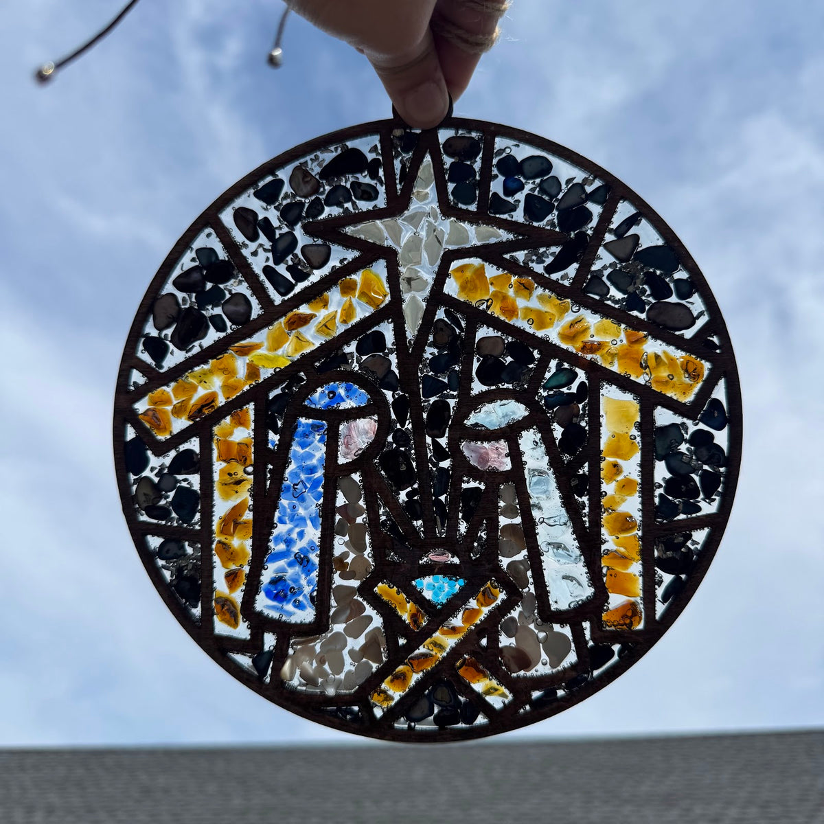 Nativity Crushed Glass Suncatcher – 8 Inch Round Resin Window Art CC002