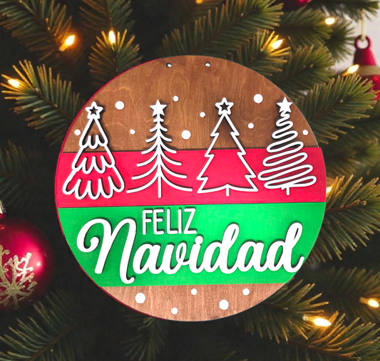 Decorative Christmas door round with trees and 'Feliz Navidad' text on a wooden background.